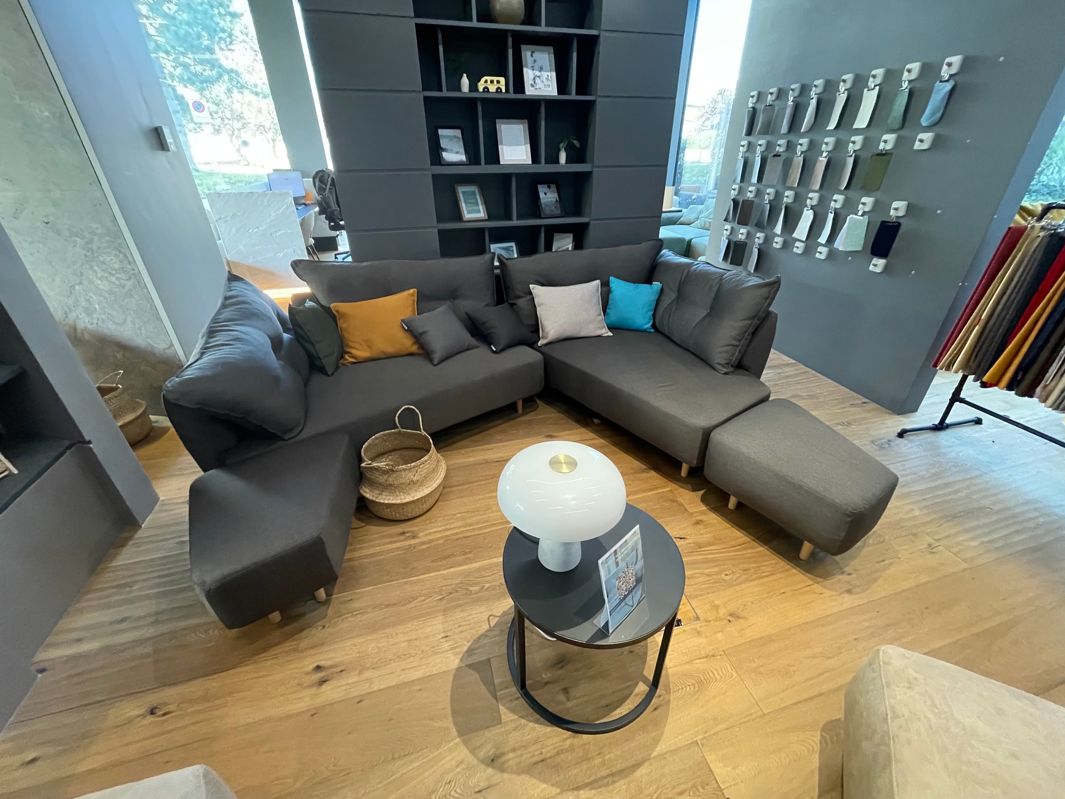 Outlet - Divano modulare Mike con funzione letto - Showroom Ginevra